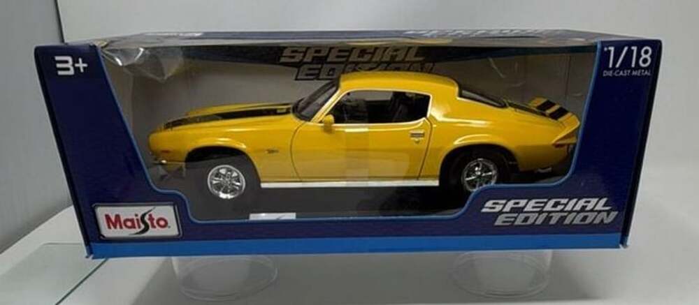 Maisto Special Edition 1/18 Scale 1971 Chevrolet Camaro Yellow with Black Stripe